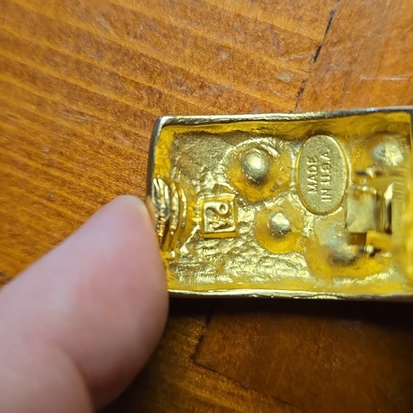 Les Bernard Valentino Couture fruit basket style clip on earrings matte Gold 48 - Picture 5 of 7